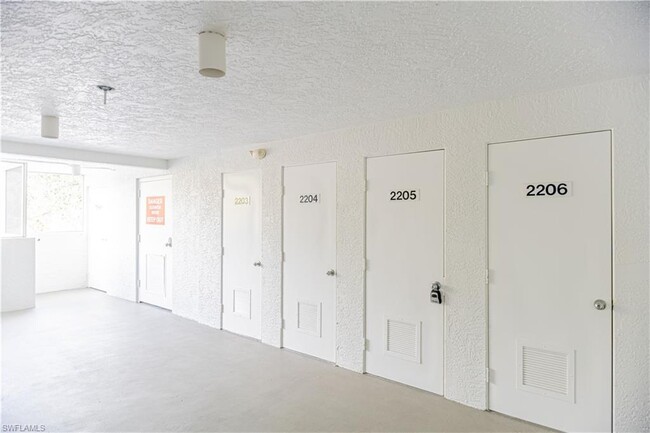 Building Photo - 290 Naples Cove Dr