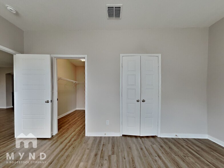 Building Photo - 2066 Rhesus Vw