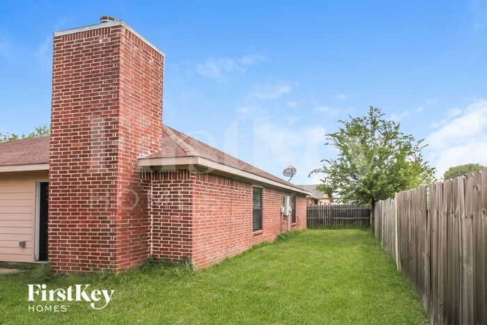 Building Photo - 15615 Fall Briar Dr