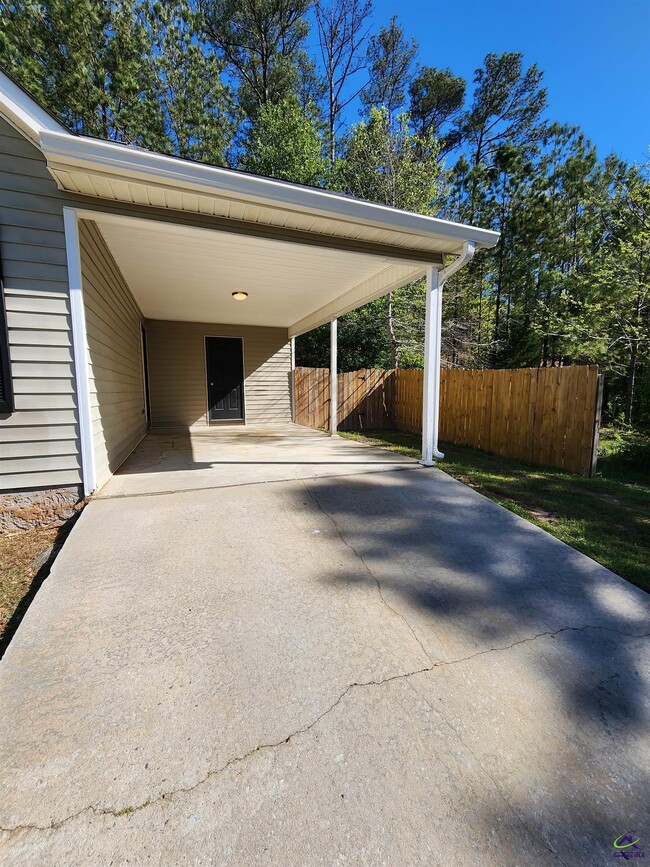 Building Photo - 201 Millside Dr