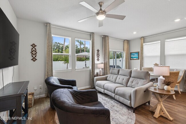 Building Photo - 14532 Macadamia Ln