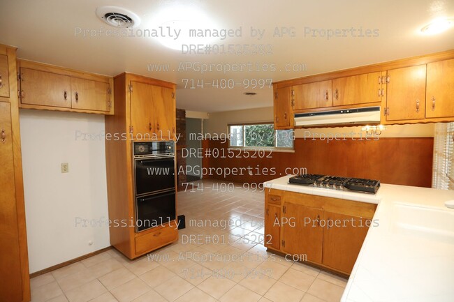 Building Photo - Newly updated 3 bedroom / 2 bathroom house...