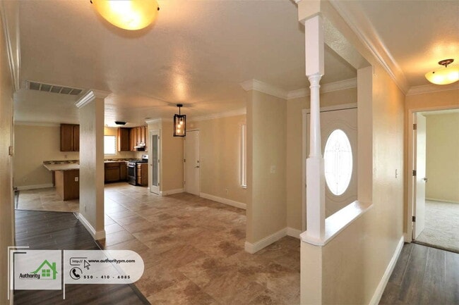 Building Photo - 3712 Canterbury Dr