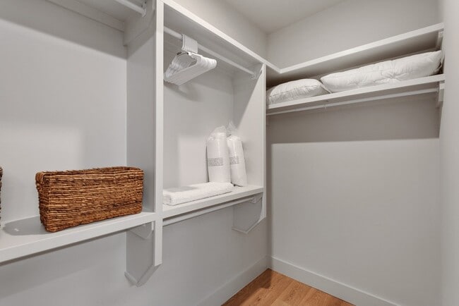 Building Photo - 303 31st Ave N