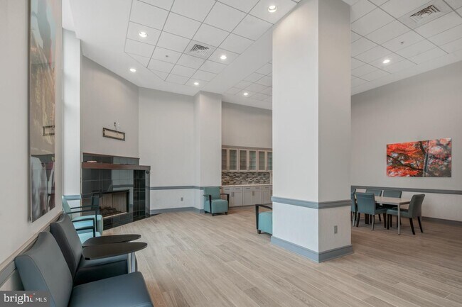 Building Photo - 901 N Penn St