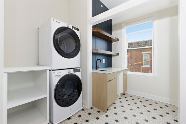 Building Photo - 2926 W Oxford St