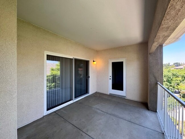 Building Photo - Upgraded 1BD/1BA Condo in Gated Temecula C...