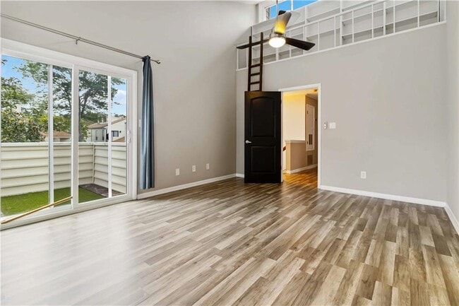 Building Photo - 694 Serramonte Dr