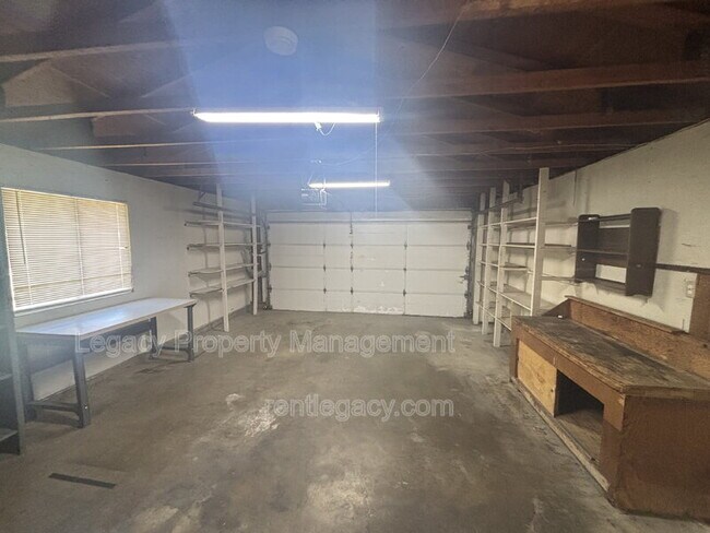 Building Photo - 10763 Oakton Way