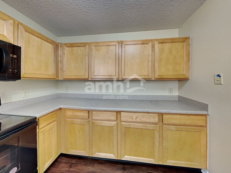 Building Photo - 10383 Homestead Dr