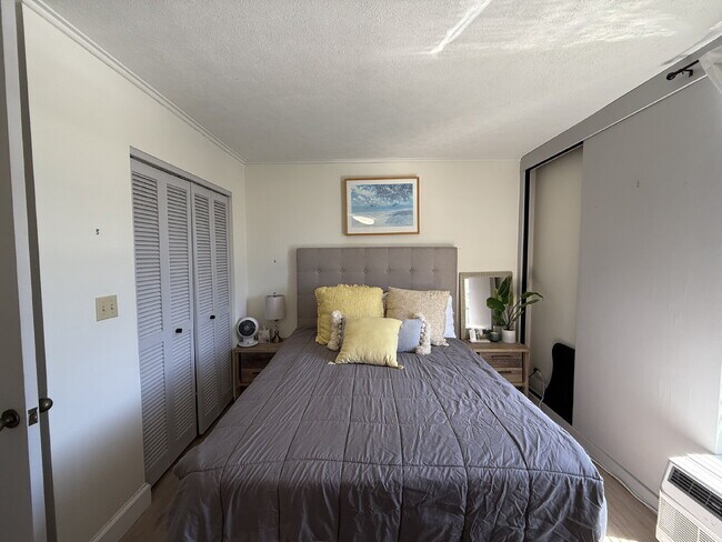 Building Photo - Fully Furnished 2BD/1BA w/ Diamond Head View – Renovated, Parking, In-Unit W/D