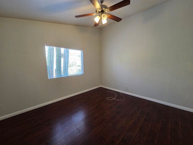 Building Photo - Cozy 3 Bedroom Single Story Home with a Den