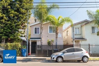 Building Photo - Gated/Secure 3 bed, w/ 2 Parking Spaces, Washer/Dryer Hookups
