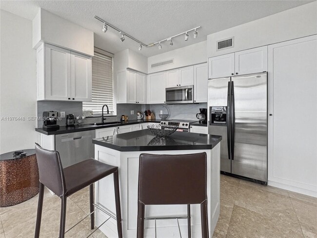 Building Photo - 1755 E Hallandale Beach Blvd