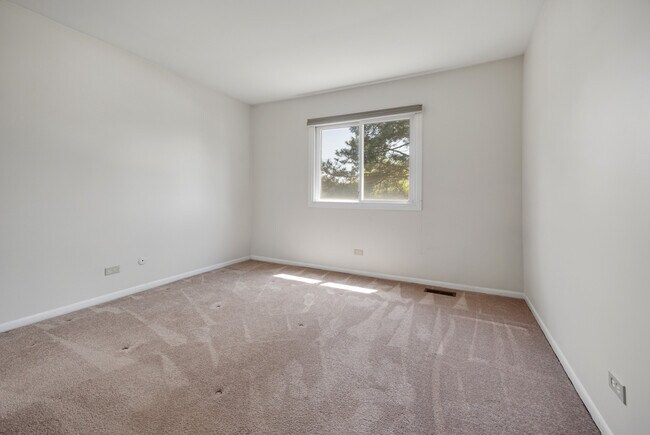 Building Photo - 1525 Columbia Ct