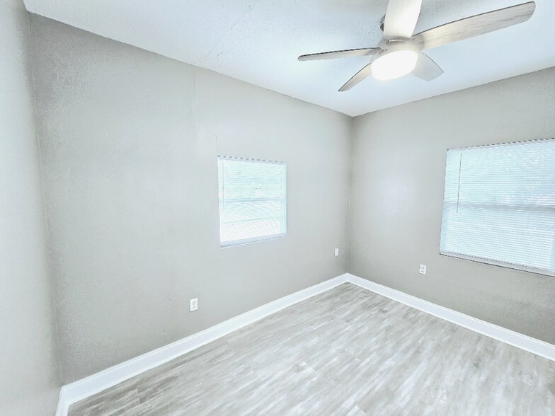 Building Photo - 1801 31st Ave N