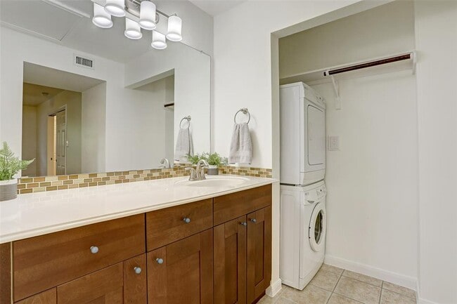 Building Photo - 7685 Northcross Dr