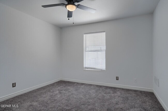 Building Photo - 9709 Vallarta Dr