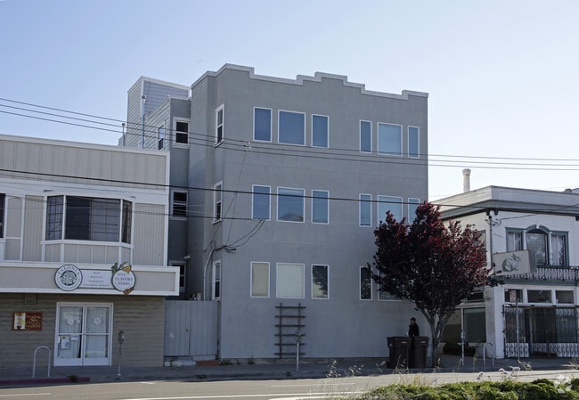 Building Photo - 336 40th St