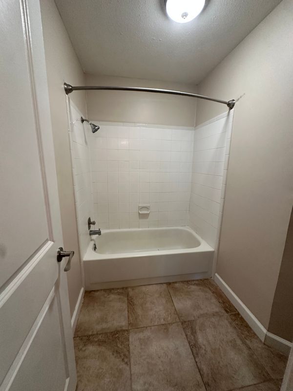 Building Photo - 6838 Apona St