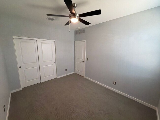 Building Photo - 3673 E Sandoval Dr