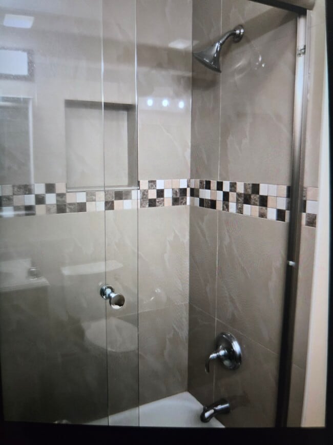 Building Photo - 1645 W Wisteria Pl