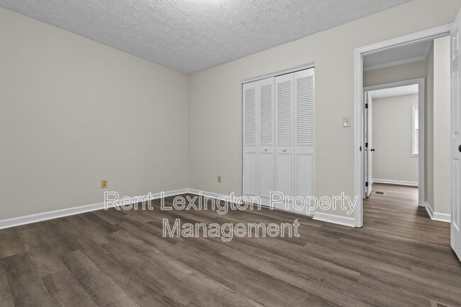 Building Photo - 3609 Sundart Dr