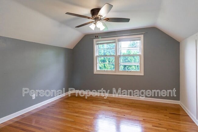 Building Photo - 4313 NE Valley View Ln