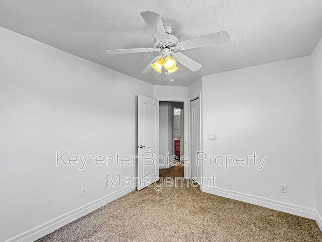 Building Photo - 2144 S Dorothy Ave