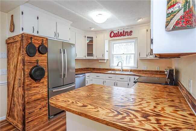 Building Photo - 184 E 12 Oaks Rd