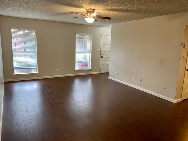 Building Photo - $1,635- New Reduced Price!  Millbrook & Sh...
