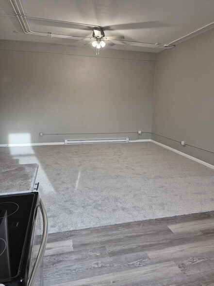 Building Photo - 19 W Central St