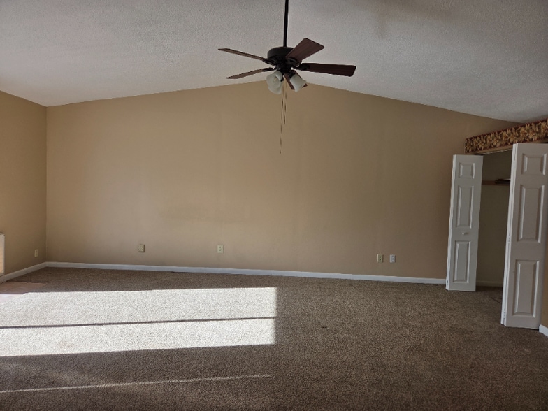 Building Photo - 4745 Shady Ln