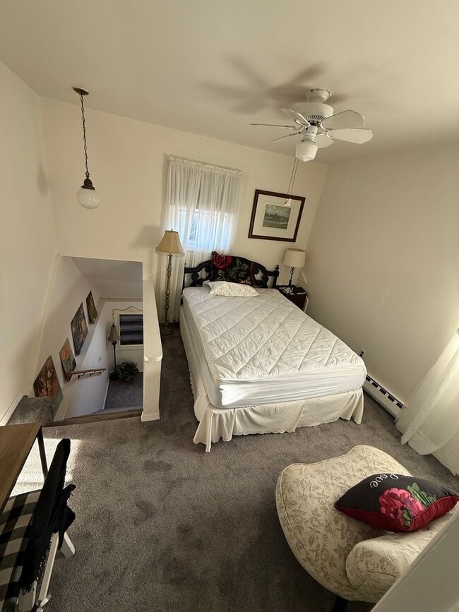 Building Photo - Charming Cottage in Newportville