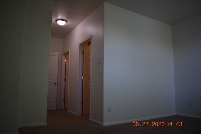 Building Photo - Beautiful 2 Bedroom Townhome / Old Town Ar...