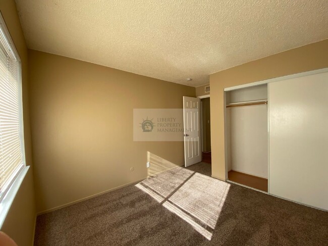 Building Photo - 4989 N Holt Ave