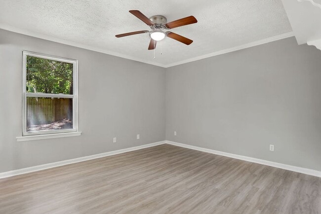 Building Photo - 3 bedroom 2 bath home in Village Green
