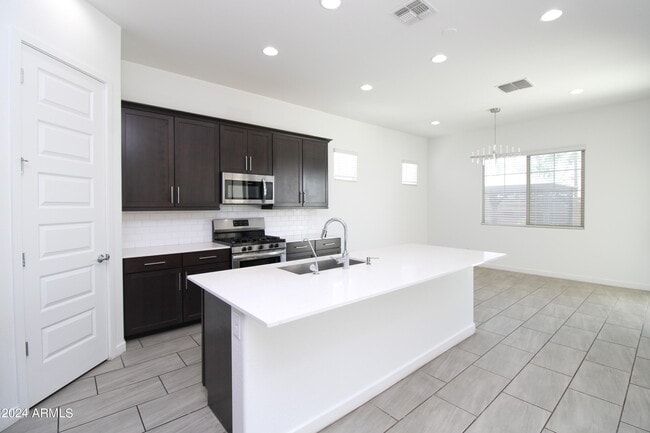 Building Photo - 259 E Sagittarius Pl