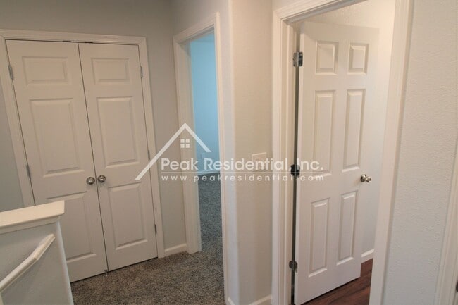 Building Photo - Newer 3bd/2.5 ba Home with 1 Car Garage in Gated Community