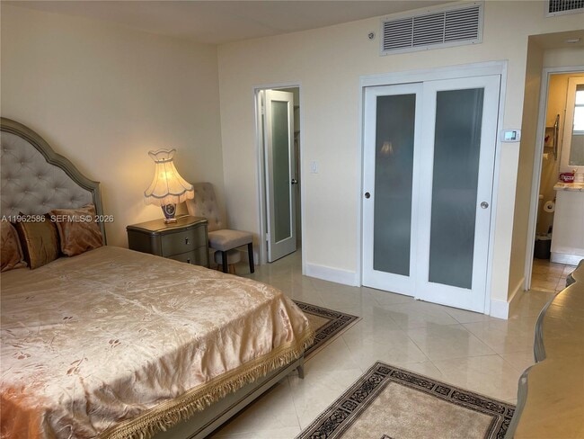 Building Photo - 3001 S Ocean Dr