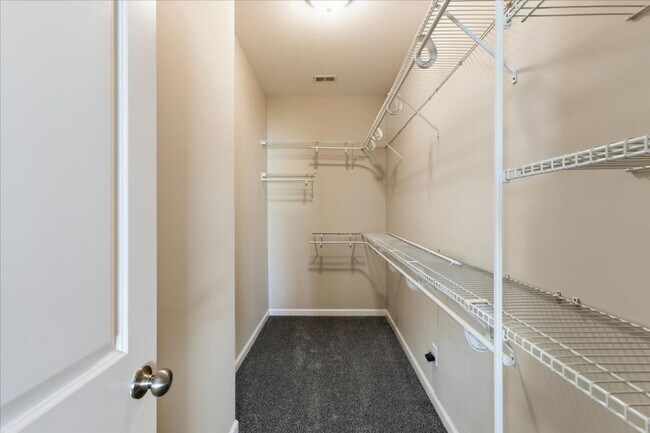 Building Photo - Spacious 5-Bedroom Home in the Live Oak Co...