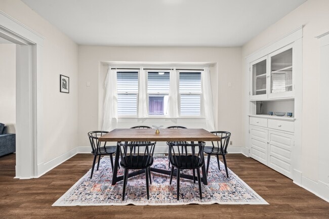 Building Photo - 941 E Raymond St