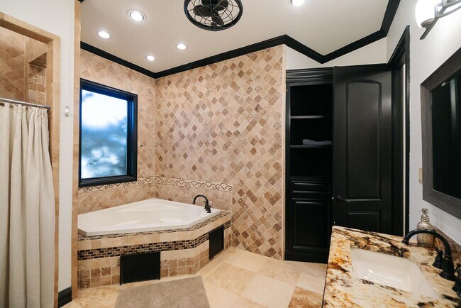 Building Photo - 302 Lake Clark Ct