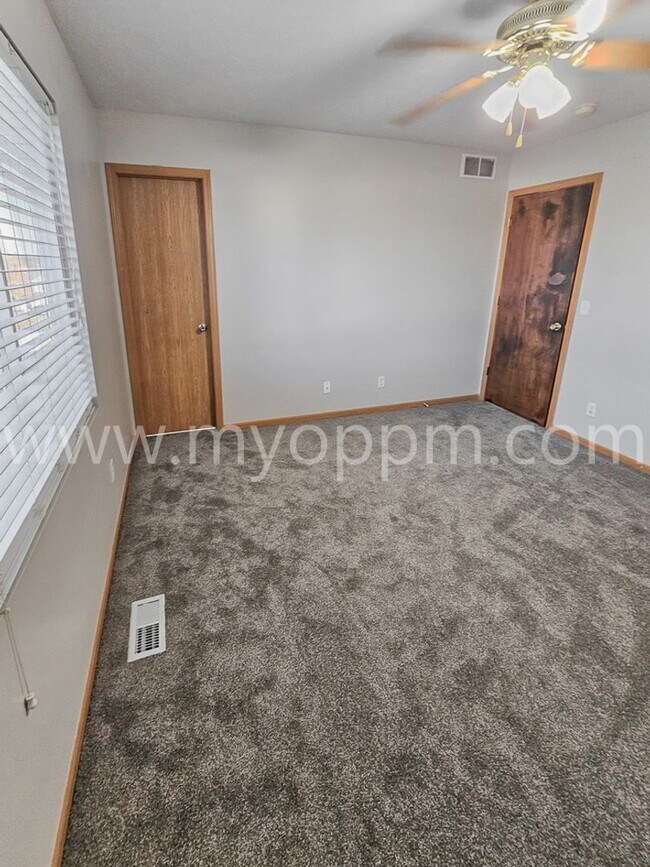 Building Photo - Gorgeous 3 Bedroom / 2 Bathroom Home | Chalco| $700 off Deposit!