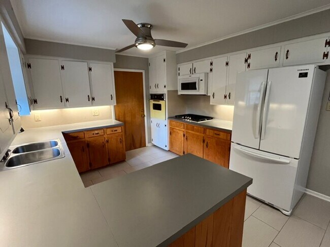 Building Photo - Very Nice 3 Bedroom 2 Bathroom House near the University of Arkansas Little Rock