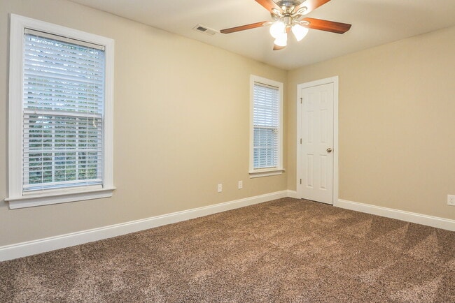 Building Photo - 308 Nelson Ln