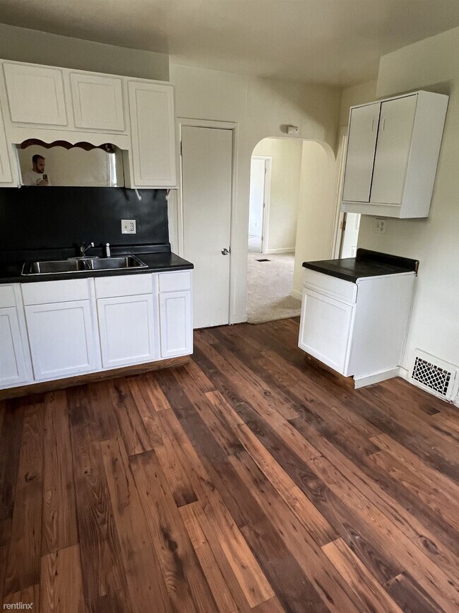 Building Photo - 4 br, 2 bath House - 414 Woodlawn Street S...