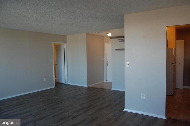 Building Photo - 1225 Martha Custis Dr