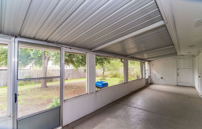 Building Photo - 3-BEDROOM IN SUNGATE, NORTH EAST ISD