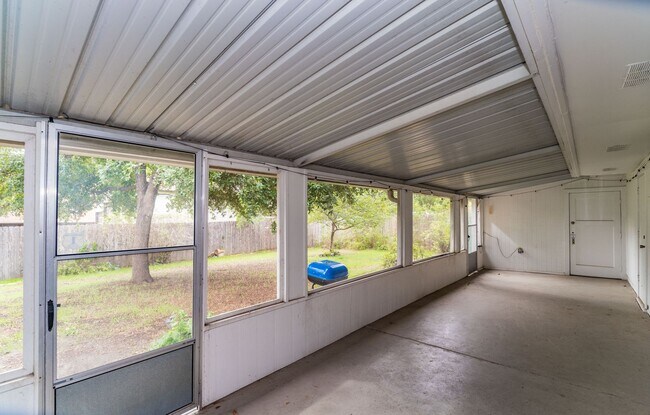 Building Photo - 4146 Longvale Dr